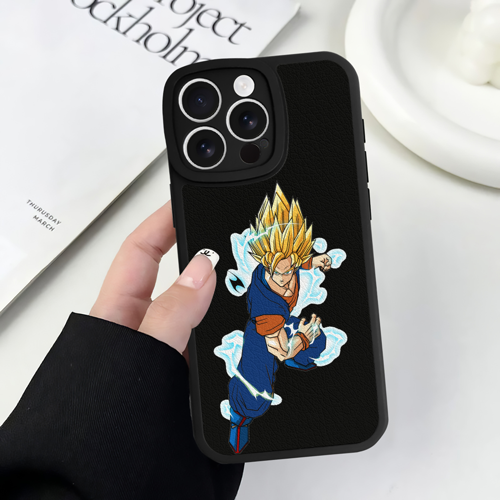 （画像用） ドラゴンボール 孫 悟飯（そんごはん）DRAGON BALL Son Gohan 【iPhone 16シリーズ対応】シリコンスマホケース（レザー調） 材質：シリコン